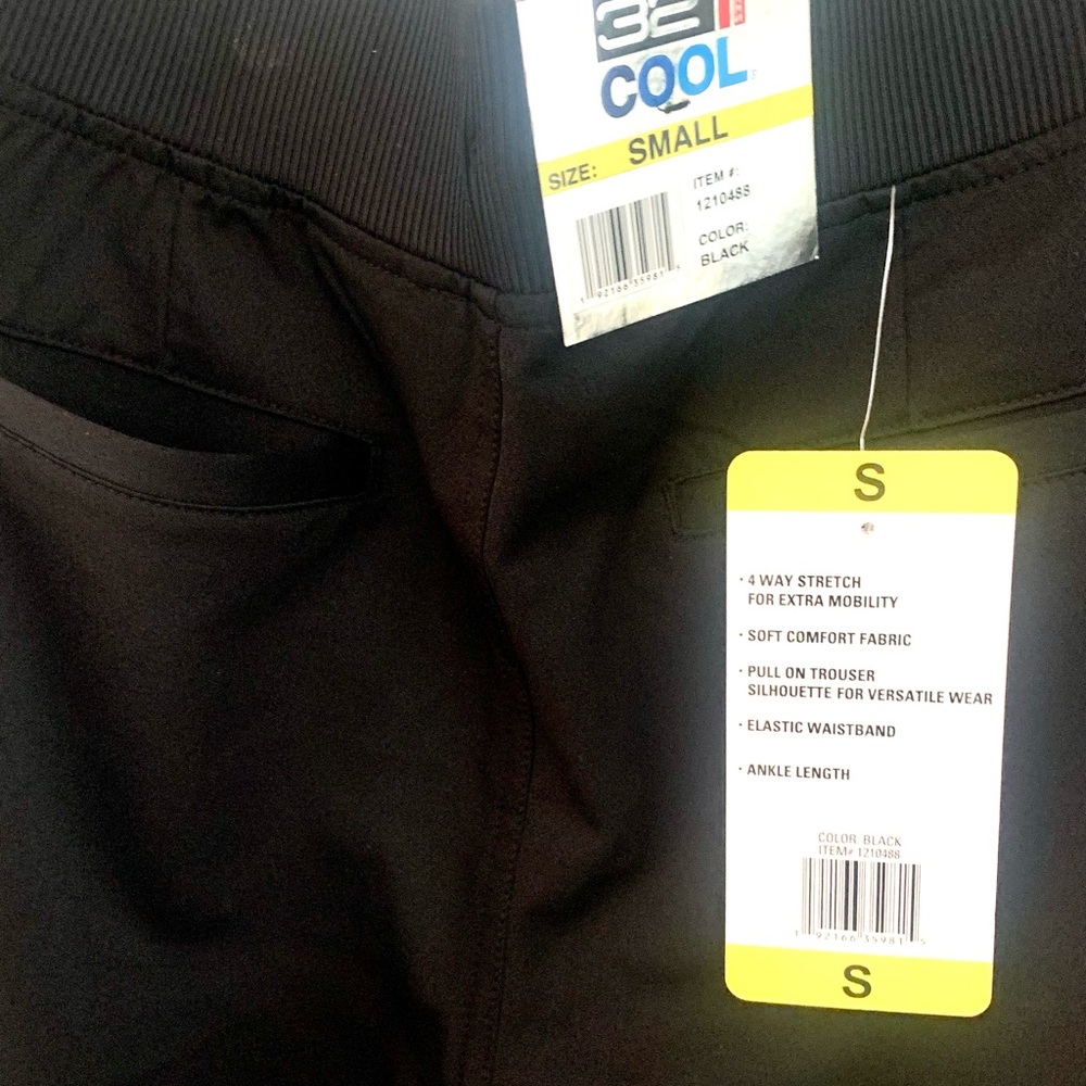 32 Degrees athletic pants for women. New with tags. Size small